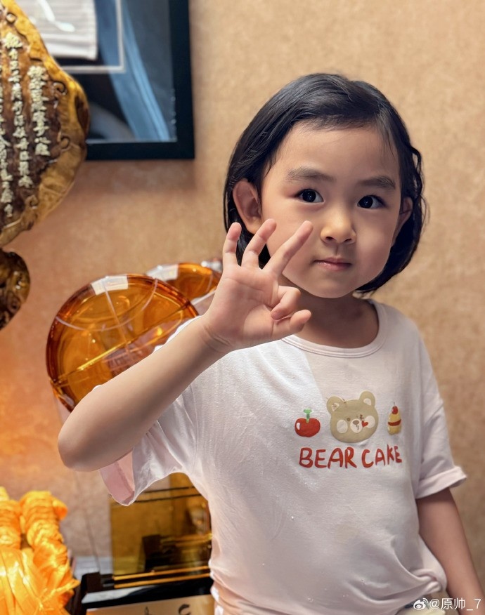 三分大賽三冠王！原帥曬三冠獎(jiǎng)杯：完成了女兒給安排的任務(wù)！