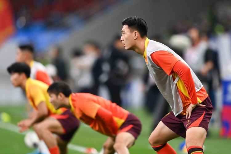 足球報：張玉寧、蔣圣龍均有不同程度傷病，伊萬未讓在熱身賽出場